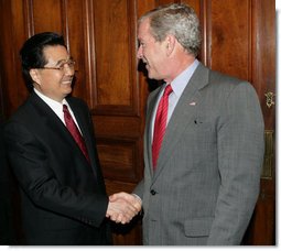 President Bush Meets with President Hu Jintao