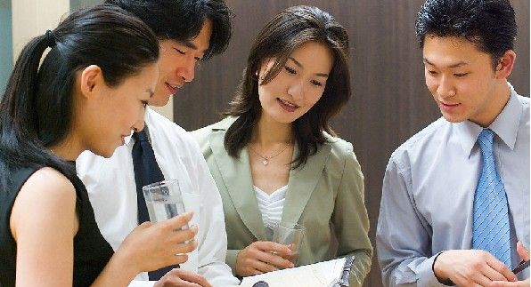 办公室“闲聊族”的敏感话题