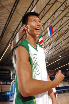 NBA life is tough, Howard warns Yi Jianlian