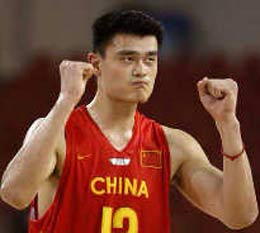 姚明高薪续约火箭 成NBA顶级巨星