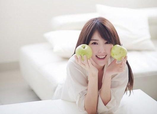 程艺许策小说无删减 爱情存钱罐里的毒药在线看