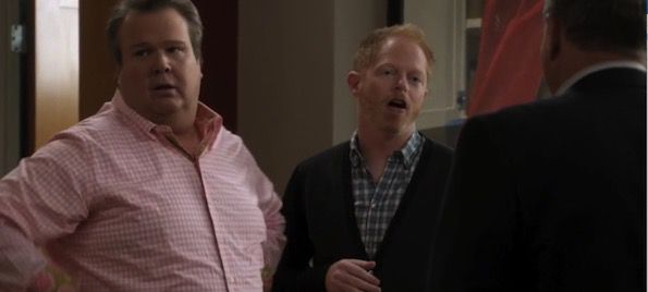 《摩登家庭》S3E5：“追尾”用英语怎么说？