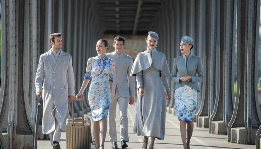 中国空姐的新制服惊艳老外，满满现代中国风