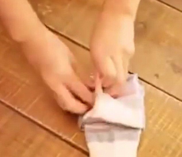 收纳的正确方式：图解如何把袜子叠成豆腐干