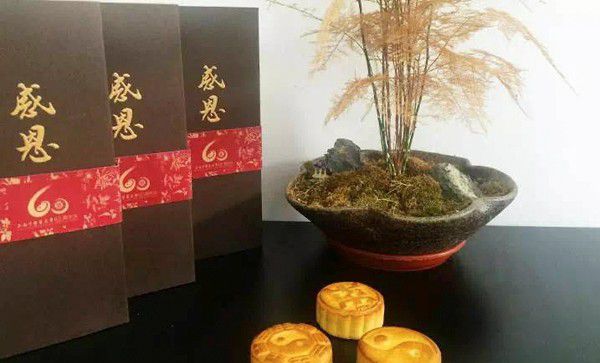 上海各大高校发的月饼，真真的出其不意！