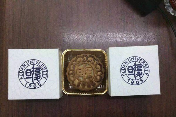 上海各大高校发的月饼，真真的出其不意！