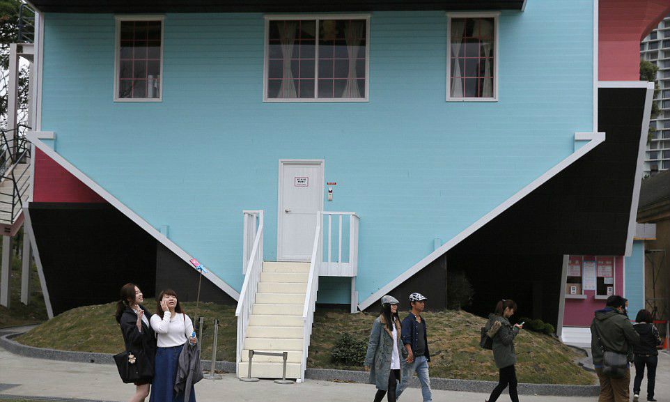 不明觉厉：从里到外都倒立的房子你敢来住吗