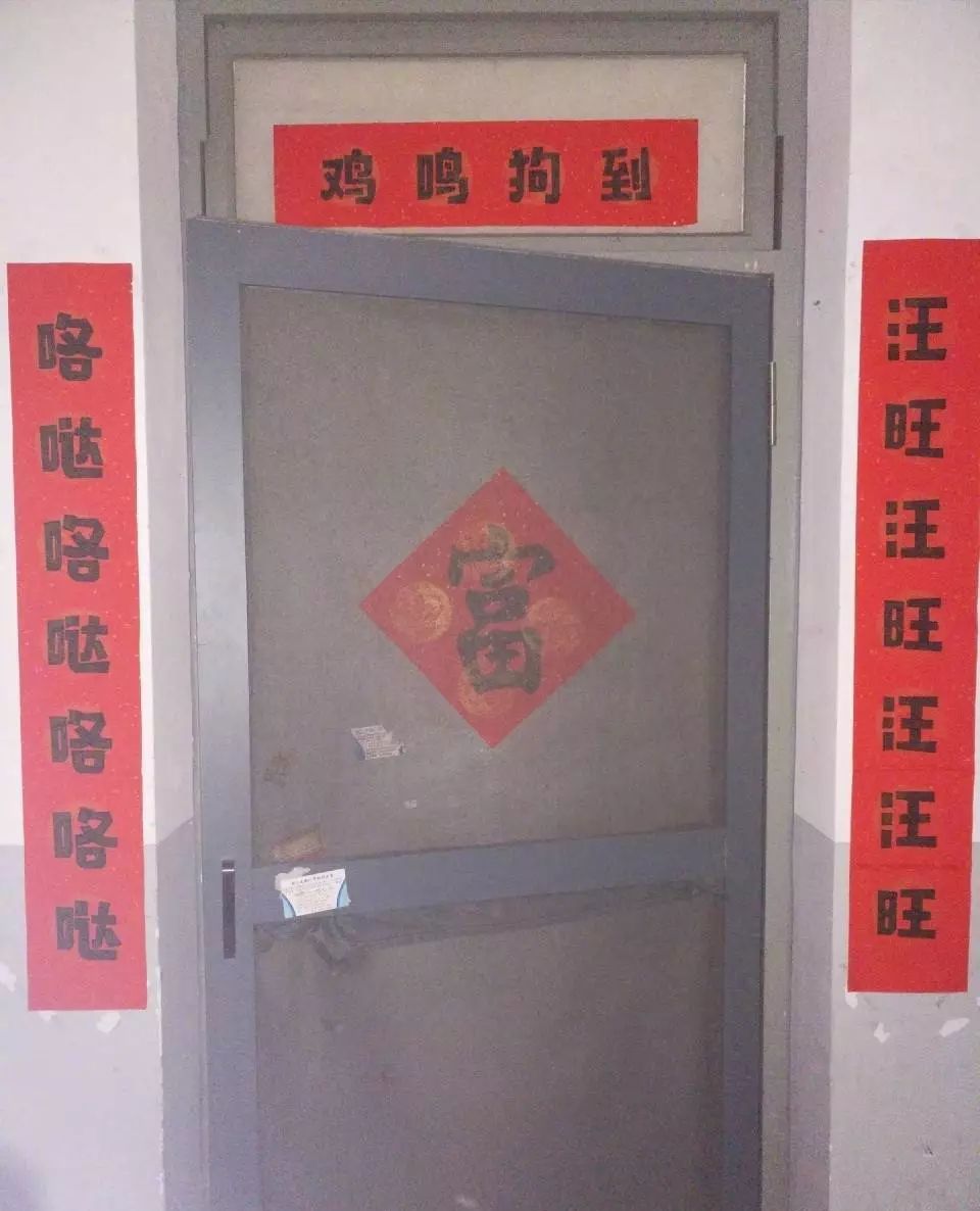 大学生晒“奇葩”对联！最后一个是想笑死我继承我的期末成绩单吗