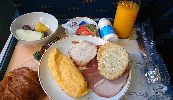 Yum!世界各地航空公司的飞机餐