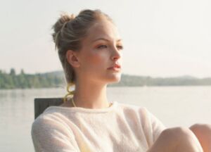 美文赏析:20多岁时，千万不能太闲