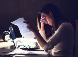 英语美文:你努力变好，并不是为了配得上谁