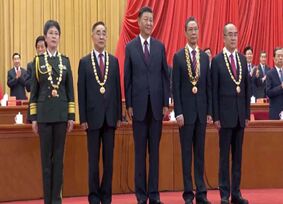 全国抗疫表彰大会举行