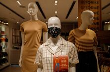 多家企业推出抗病毒服装 它们真的能防新冠病毒吗？