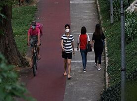 新加坡首次发布行人守则
