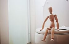 研究：冲马桶时不合盖 病毒可蹿至1米高处
