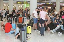 英国旅游业巨头破产 六十万游客滞留世界各地