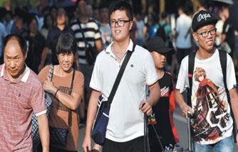 大一新生向父母索要每月4500元生活费引热议