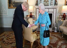 英国新任首相鲍里斯去见女王了