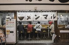 劳动力短缺 日本的“外卖奶奶”开始送拉面了