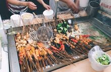中国麻辣烫在韩国大受欢迎，网友：谁能拒绝麻辣烫？