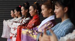 中国掀起“汉服”热 为何越来越多年轻人对此着迷？