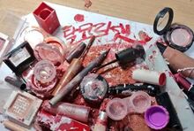 韩国女子爱美丽？现在她们连化妆品都不想用了！