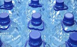 研究显示 九成瓶装水含塑料微粒